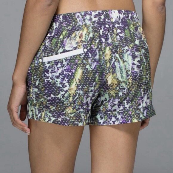 Lululemon Shorts Spring Break Away 8 Floral Sport Purple Travel Silky Cuffed 3" - Picture 11 of 12